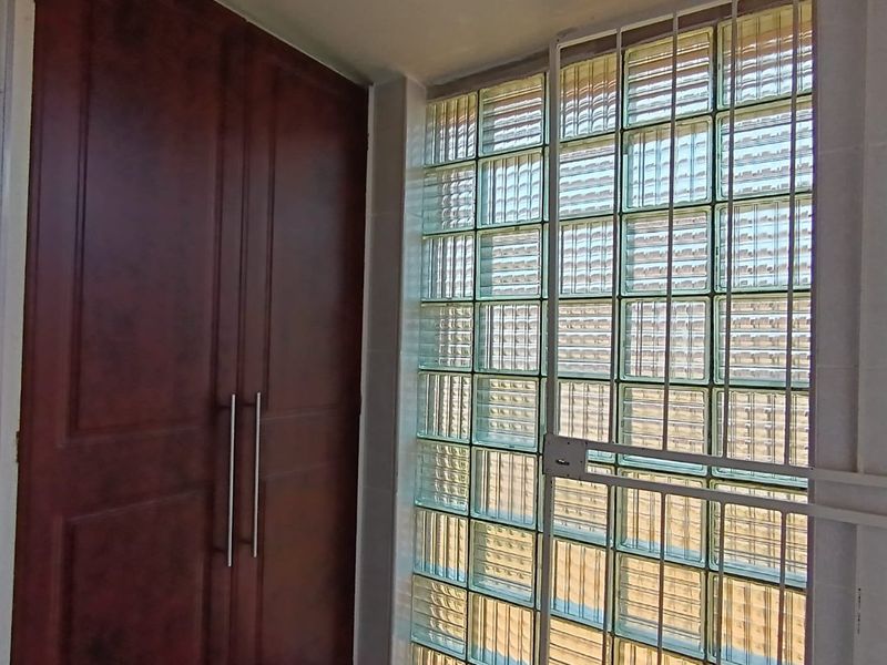 Your Perfect Family Home or Home Office Haven NEXT TO SELECTION PARK! - Photo 7