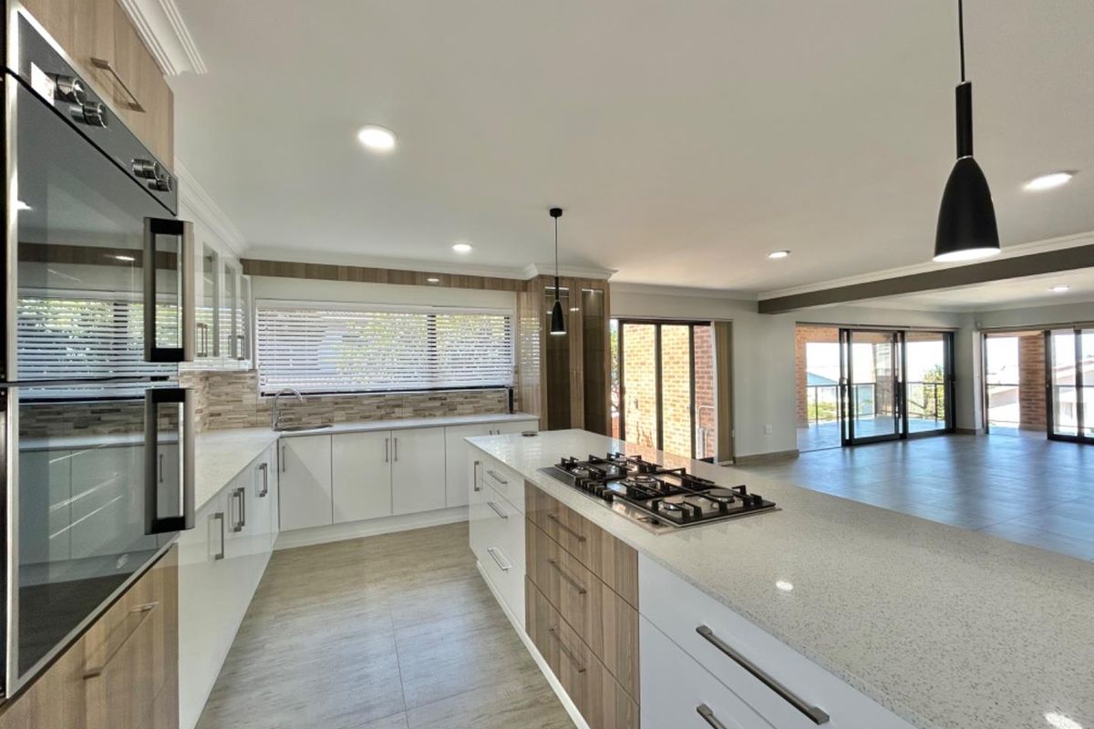 Luxurious Modern Home with Spectacular Ocean Views - Photo 3