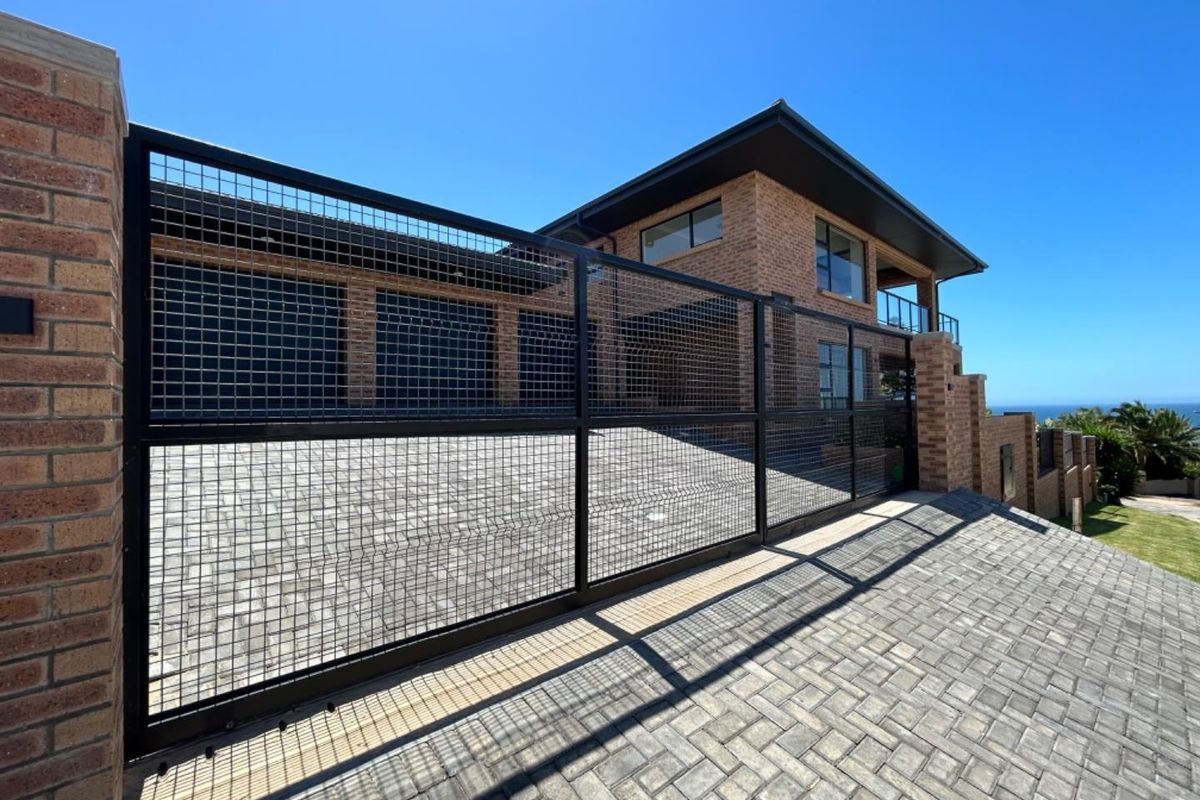 Luxurious Modern Home with Spectacular Ocean Views - Photo 2