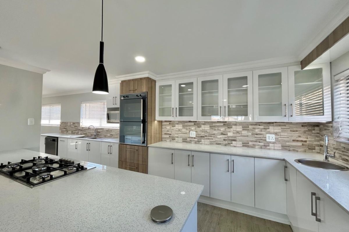 Luxurious Modern Home with Spectacular Ocean Views - Photo 4