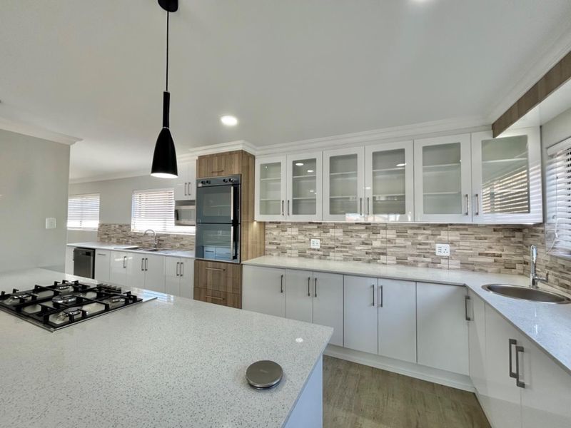 Luxurious Modern Home with Spectacular Ocean Views - Photo 4