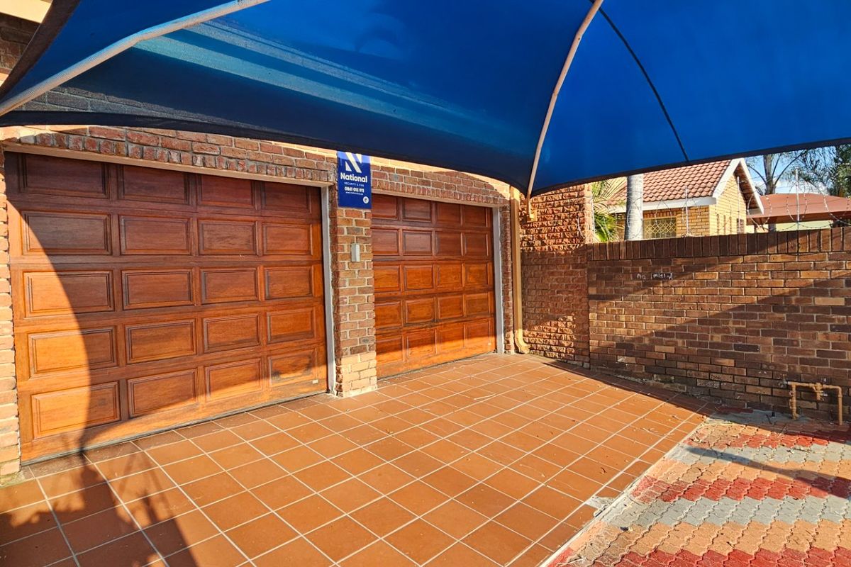 Stunning 5-Bedroom Family Home - Photo 2
