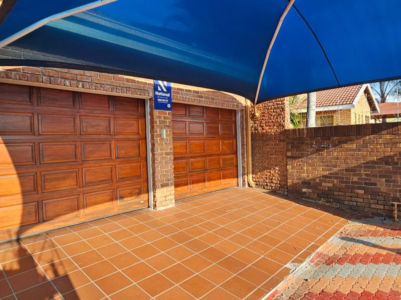 Stunning 5-Bedroom Family Home - Photo 2