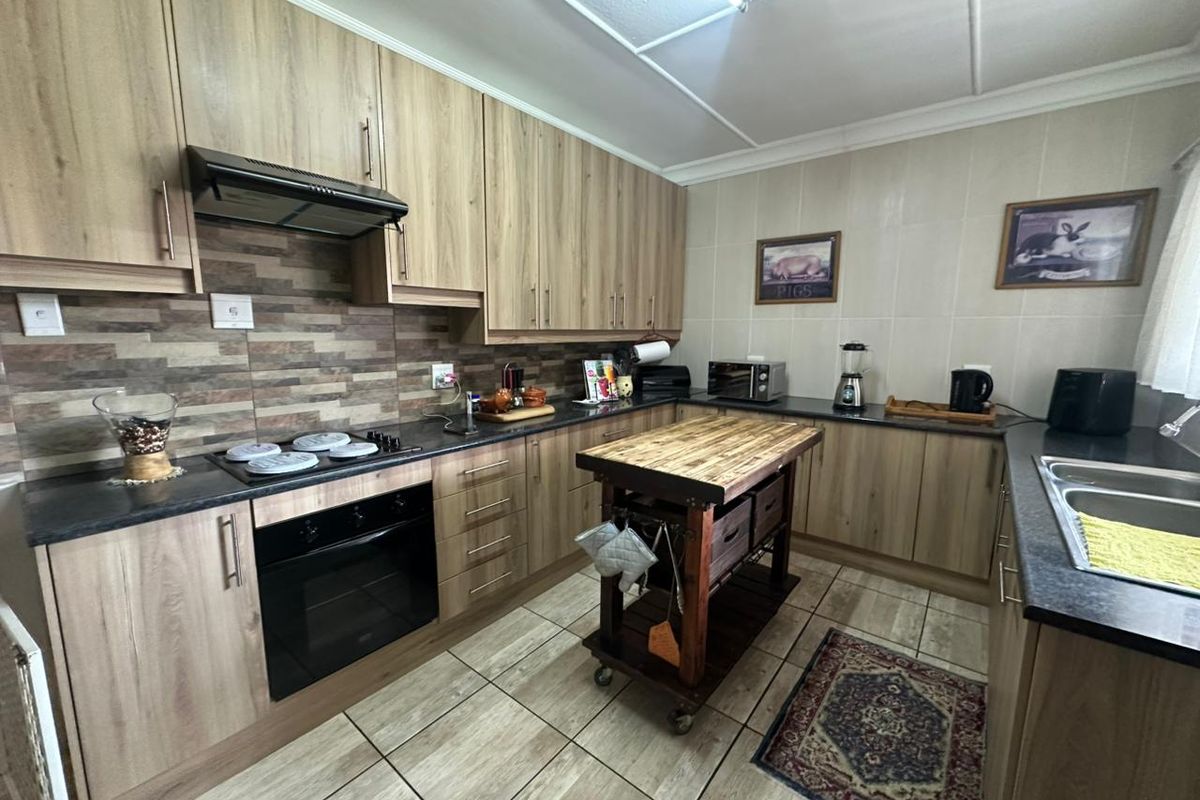 READY TO JUST MOVE IN! - Photo 5