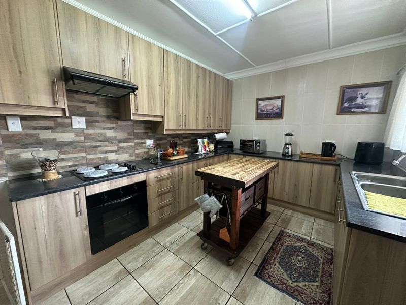 READY TO JUST MOVE IN! - Photo 5