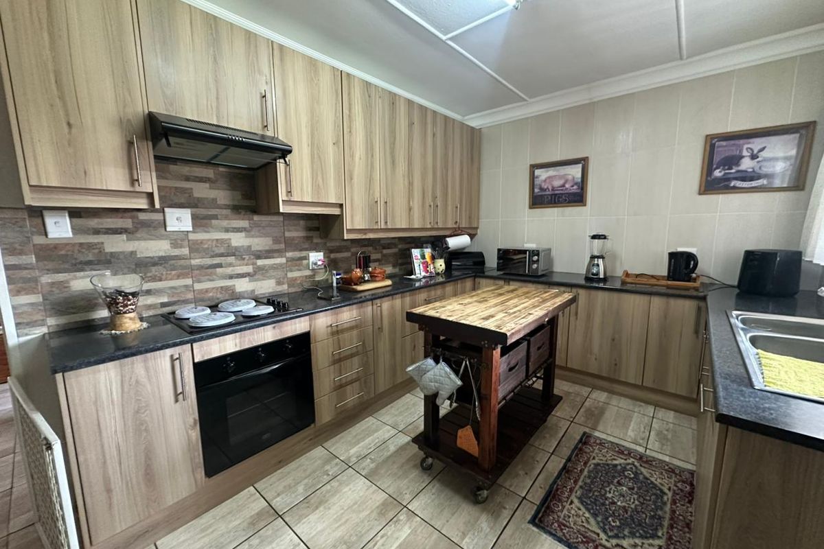 READY TO JUST MOVE IN! - Photo 3