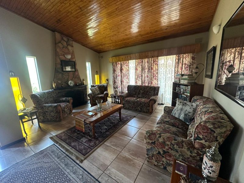 READY TO JUST MOVE IN! - Photo 4