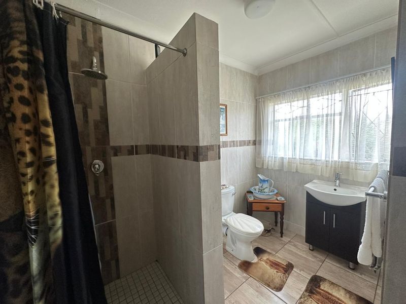 READY TO JUST MOVE IN! - Photo 9