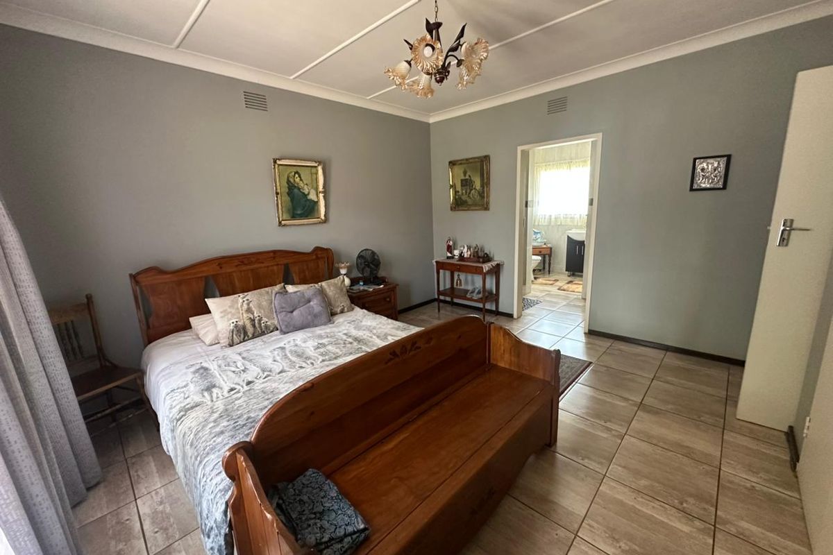 READY TO JUST MOVE IN! - Photo 2