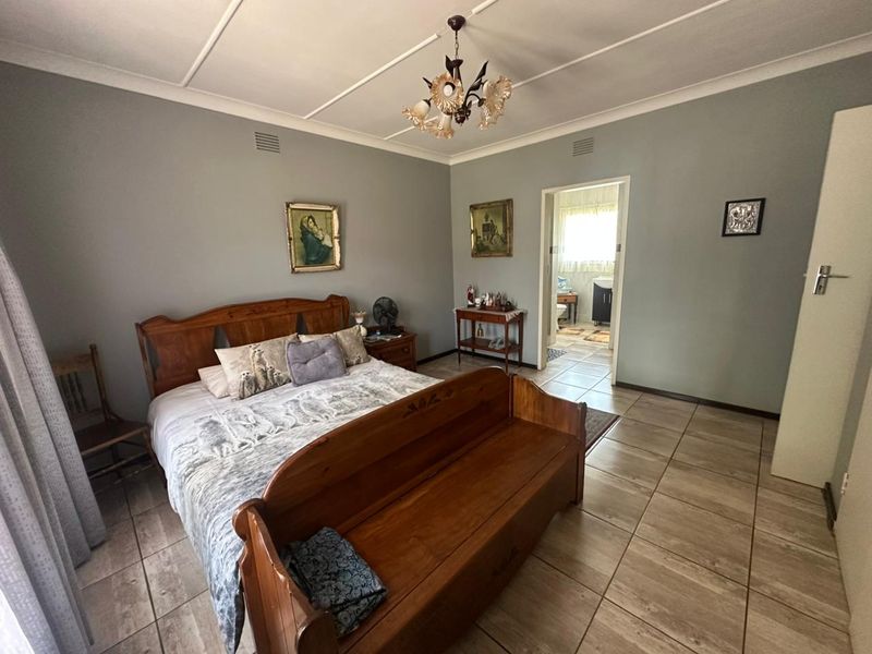 READY TO JUST MOVE IN! - Photo 2