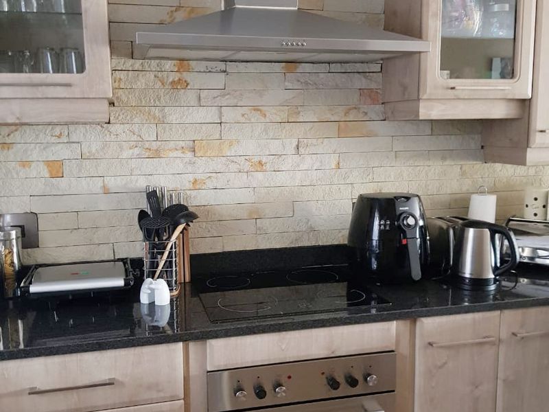 Beautiful and Modern Unit In SW 5 Proper For Sale - Photo 3