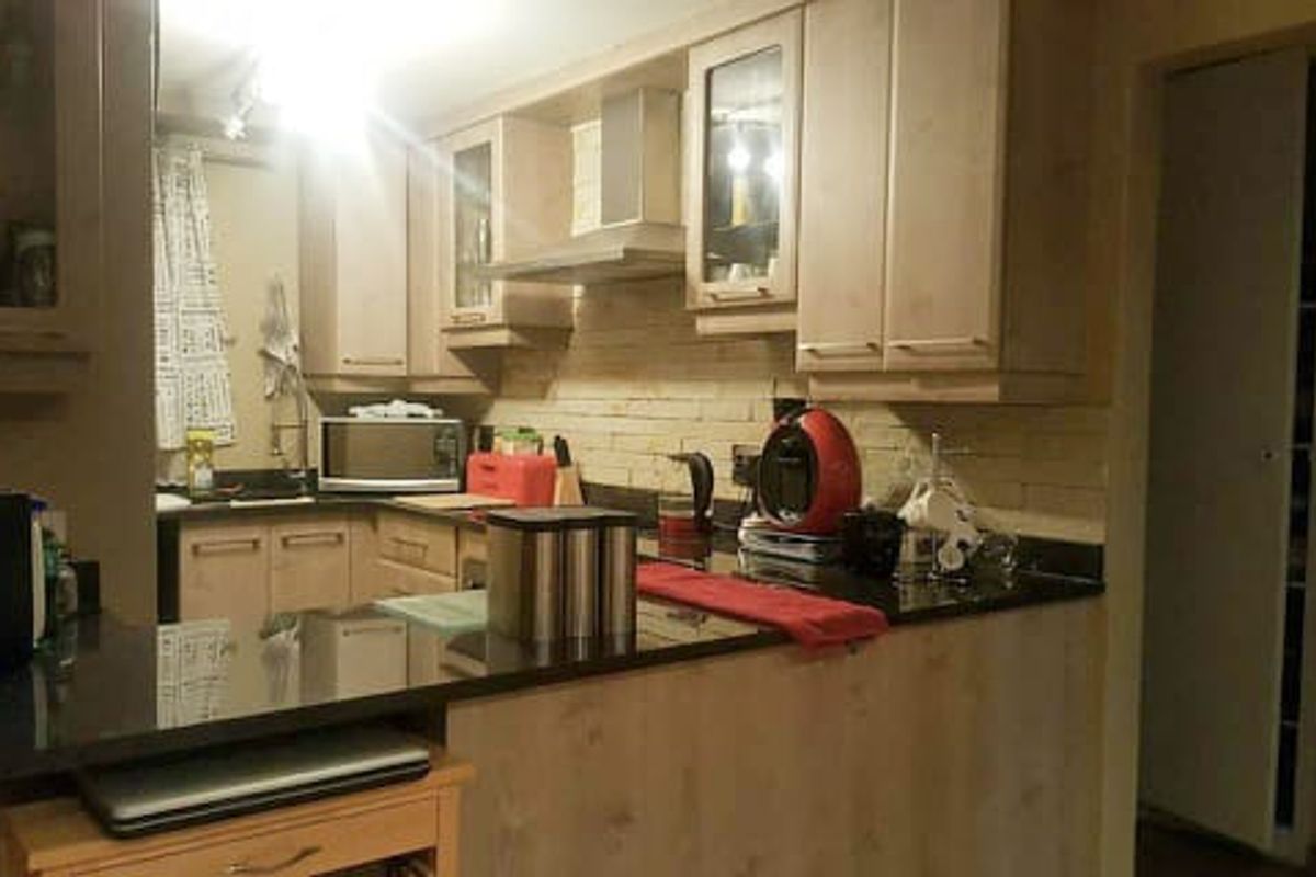 Beautiful and Modern Unit In SW 5 Proper For Sale - Photo 2