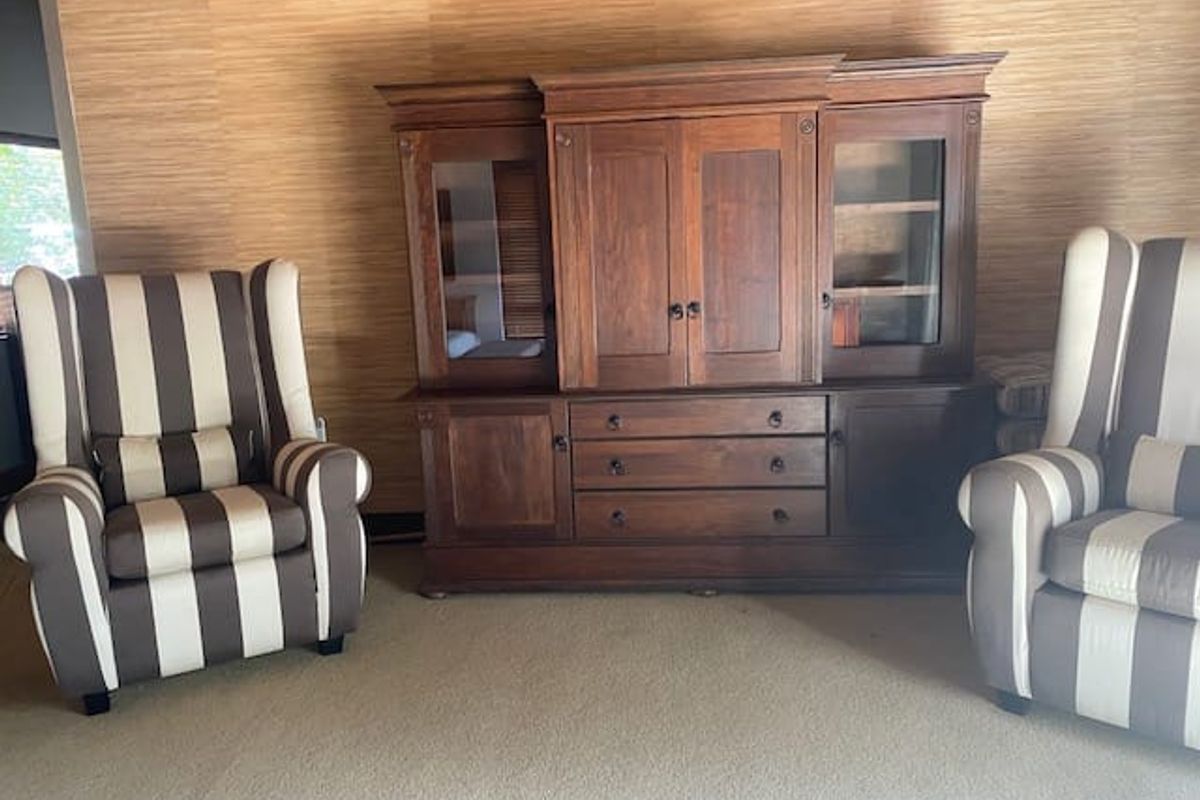 Miraculous, Elegant Estate Property situated at a secure nature Reserve. - Photo 3