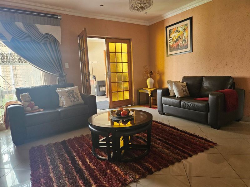 Stunning family home for sale - Photo 10