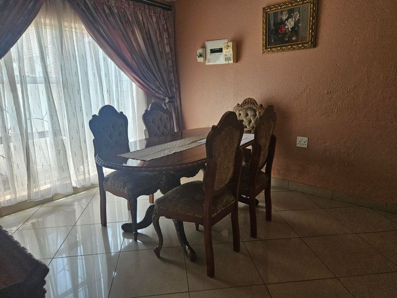 Stunning family home for sale - Photo 9