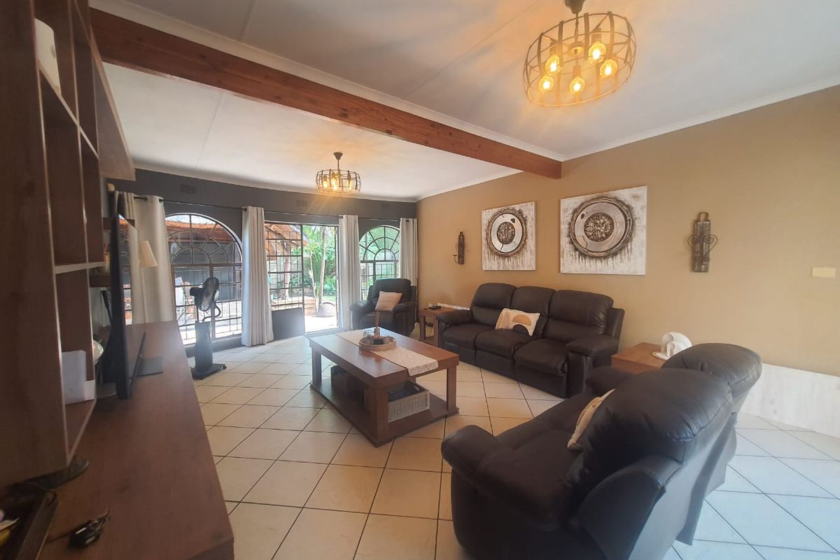 Diamond In Immaculate Condition - Photo 4