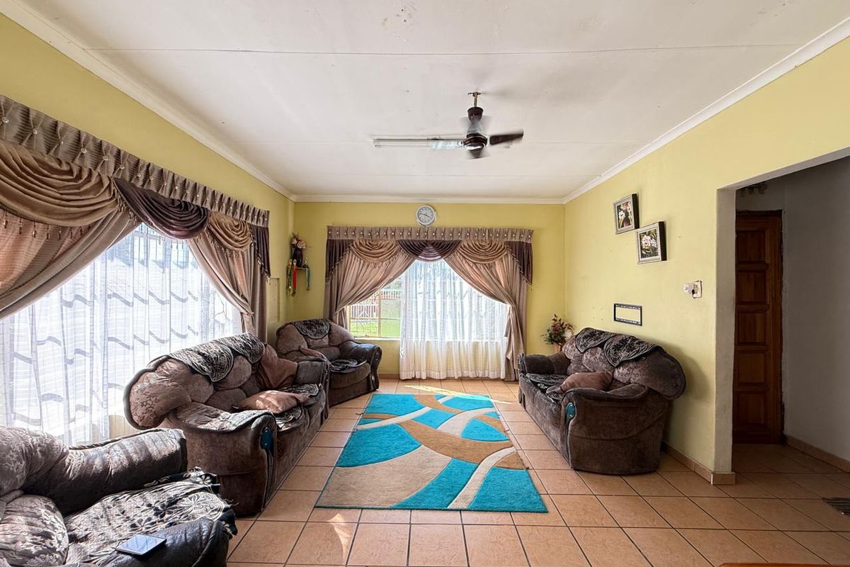 6xBedroom 2xKitchen House or Separate Flats in Lennoxton - Photo 5