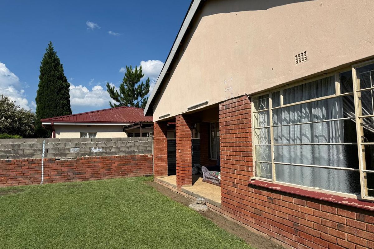 6xBedroom 2xKitchen House or Separate Flats in Lennoxton - Photo 3