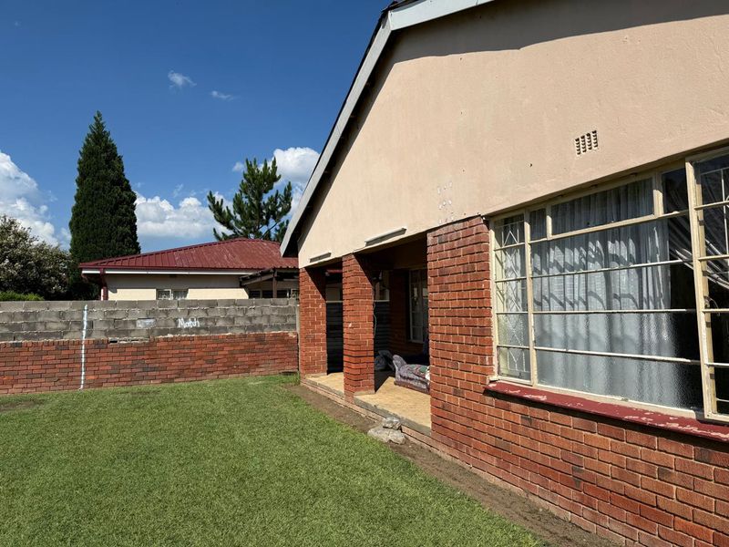 6xBedroom 2xKitchen House or Separate Flats in Lennoxton - Photo 3