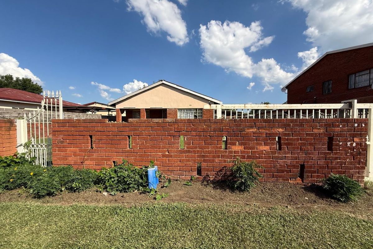 6xBedroom 2xKitchen House or Separate Flats in Lennoxton - Photo 2