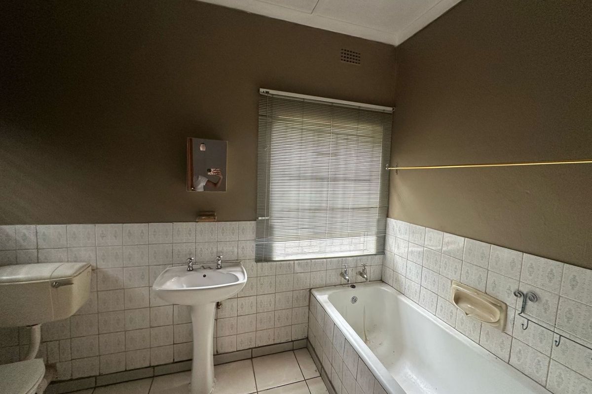 This lovely 3 bedroom home in Three Rivers Is For Sale! With an added Flatlet! - Photo 5