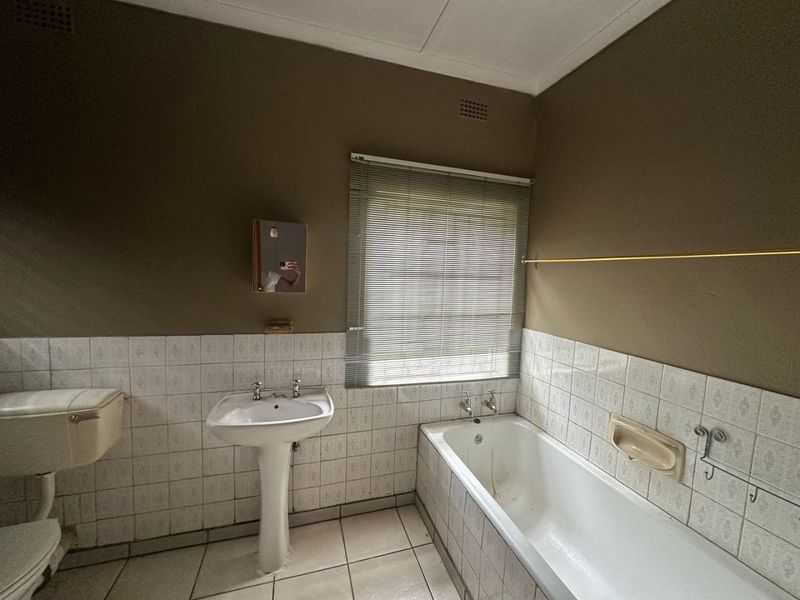 This lovely 3 bedroom home in Three Rivers Is For Sale! With an added Flatlet! - Photo 5