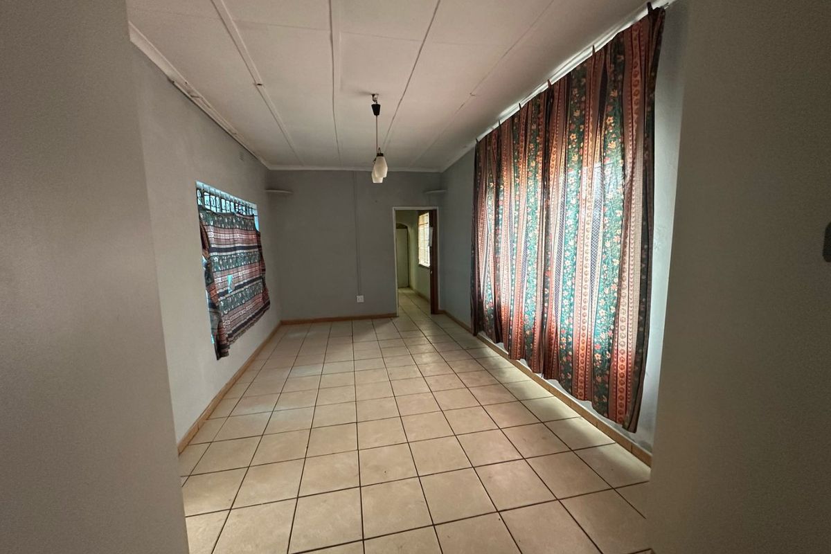 This lovely 3 bedroom home in Three Rivers Is For Sale! With an added Flatlet! - Photo 4