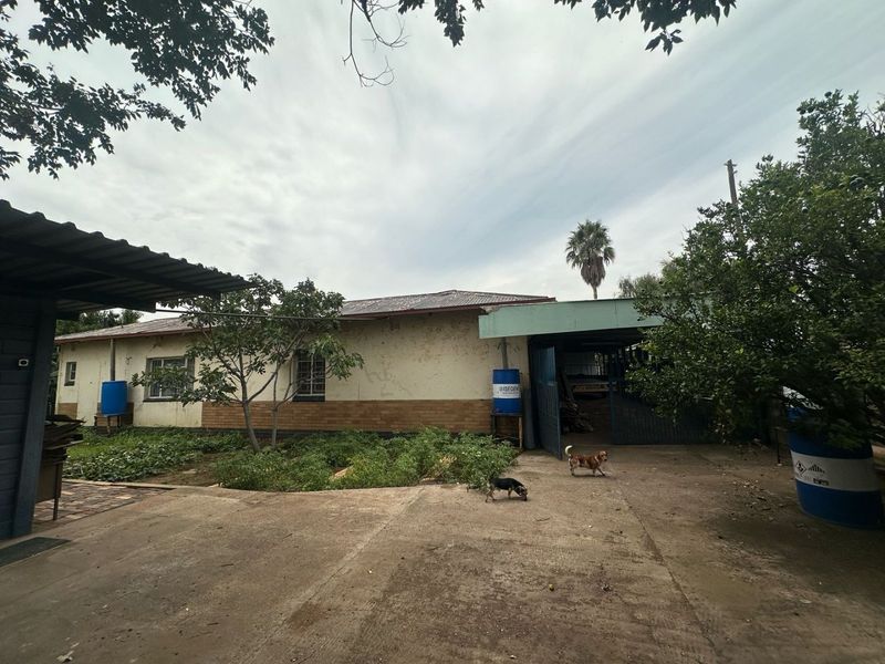 This lovely 3 bedroom home in Three Rivers Is For Sale! With an added Flatlet! - Photo 10