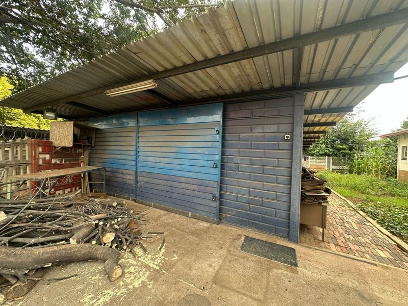 This lovely 3 bedroom home in Three Rivers Is For Sale! With an added Flatlet! - Photo 9