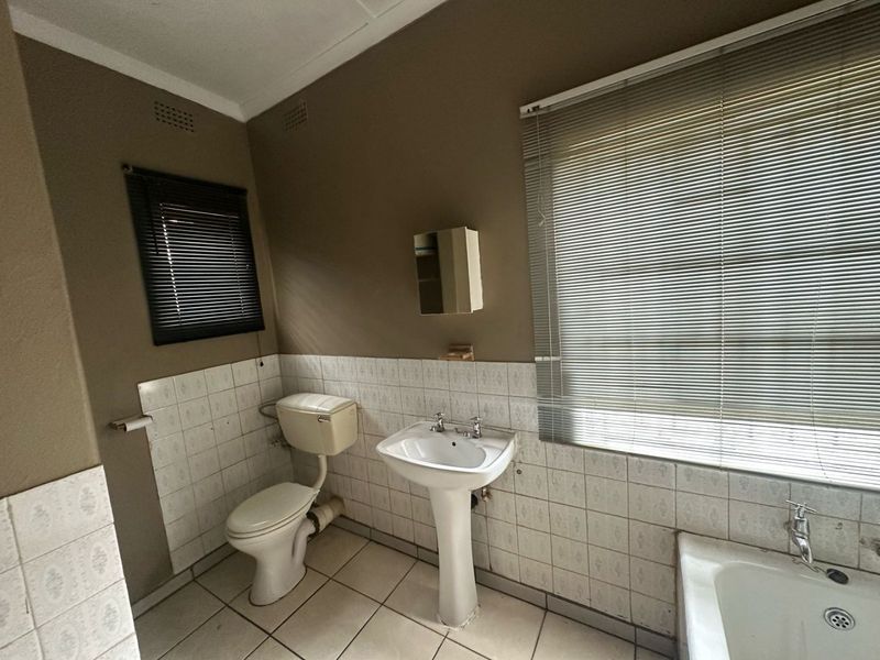 This lovely 3 bedroom home in Three Rivers Is For Sale! With an added Flatlet! - Photo 6