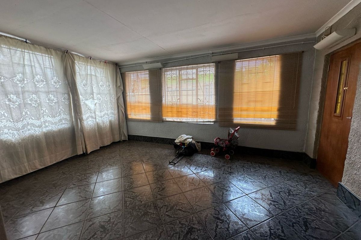 This lovely 3 bedroom home in Three Rivers Is For Sale! With an added Flatlet! - Photo 2