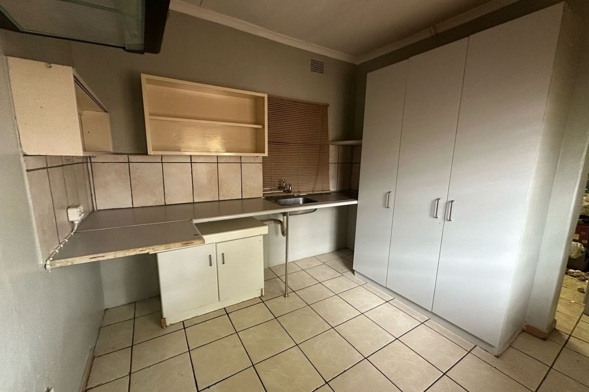 This lovely 3 bedroom home in Three Rivers Is For Sale! With an added Flatlet! - Photo 3