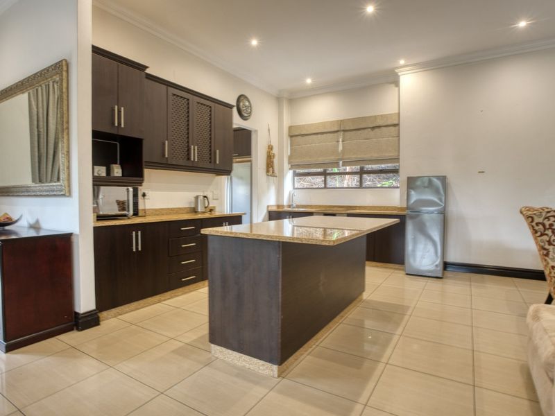 4 Bedroom Home in Zimbali Estate - Photo 6