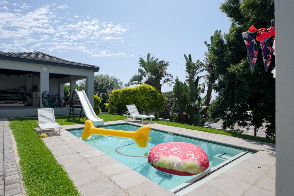 Newly renovated and just a stone's throw away from the beach - Photo 2