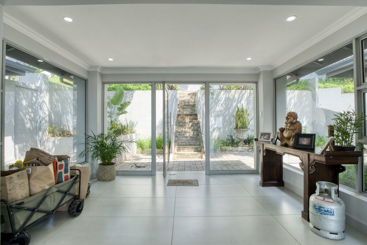 Newly renovated and just a stone's throw away from the beach - Photo 4