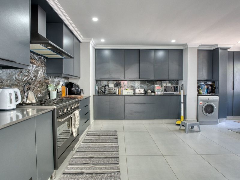 Newly renovated and just a stone's throw away from the beach - Photo 10