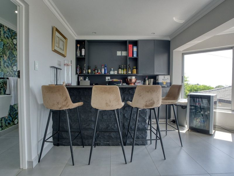 Newly renovated and just a stone's throw away from the beach - Photo 7