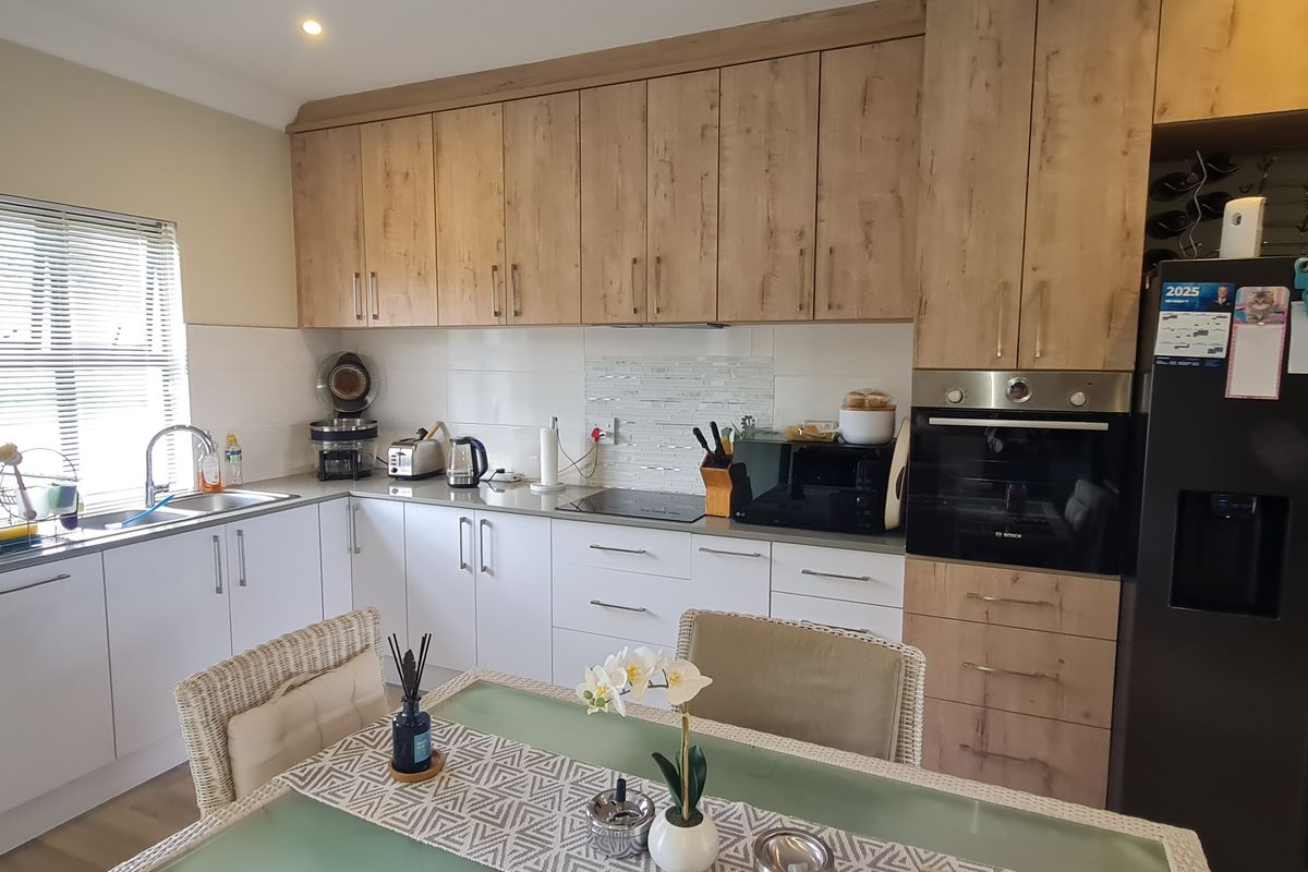 Elegant 2-Bedroom Home in Zevenwacht Lifestyle Estate – The Perfect Retirement Haven! - Photo 2