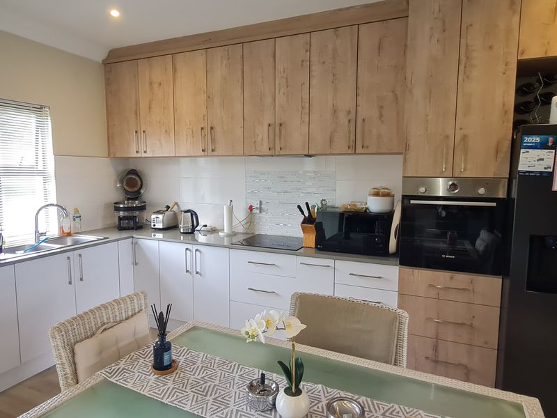 Elegant 2-Bedroom Home in Zevenwacht Lifestyle Estate – The Perfect Retirement Haven! - Photo 2