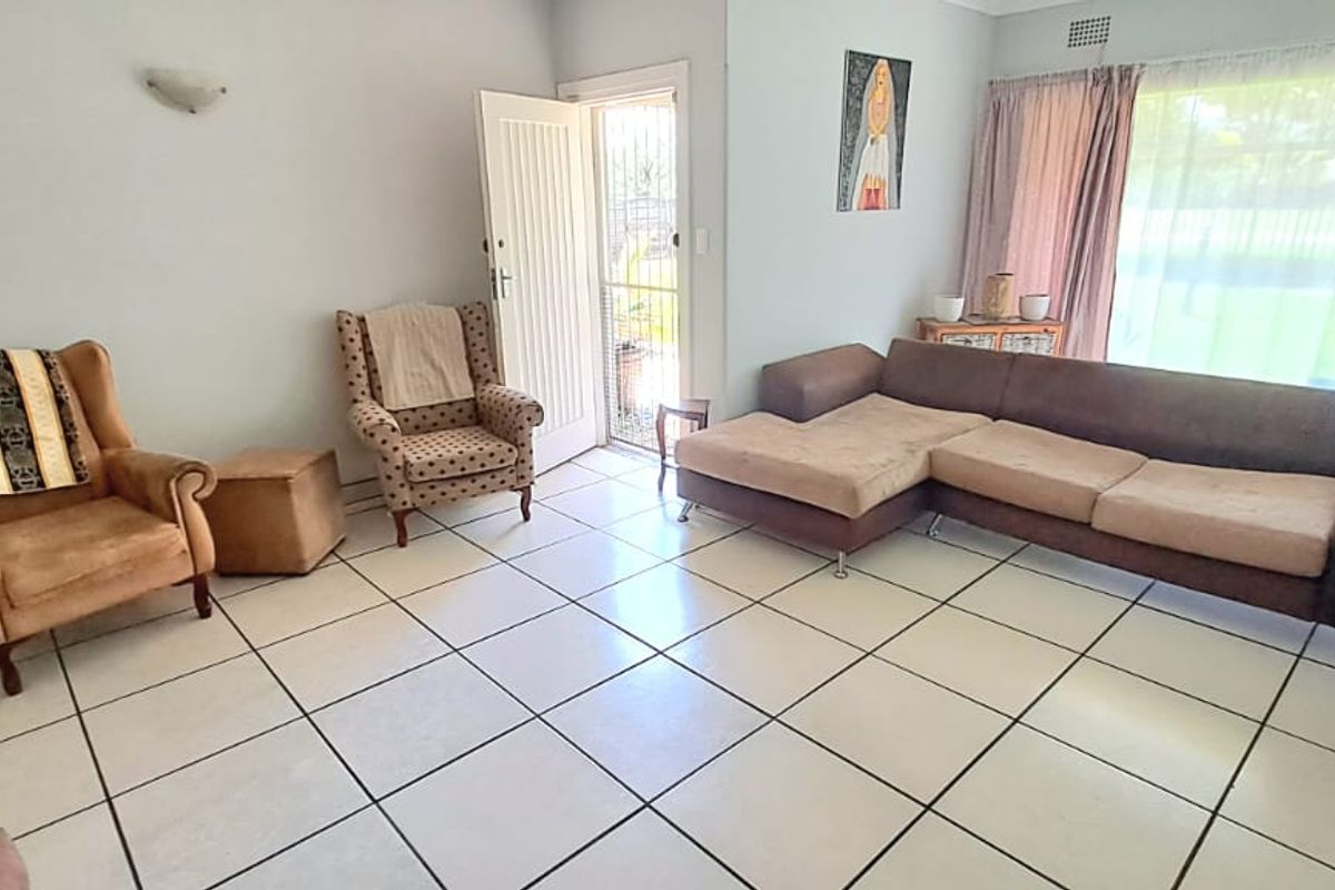 LOVELY 4 BEDROOM FAMILY HOME AVAILABLE IN THREE RIVERS - Photo 3