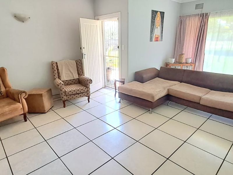 LOVELY 4 BEDROOM FAMILY HOME AVAILABLE IN THREE RIVERS - Photo 3