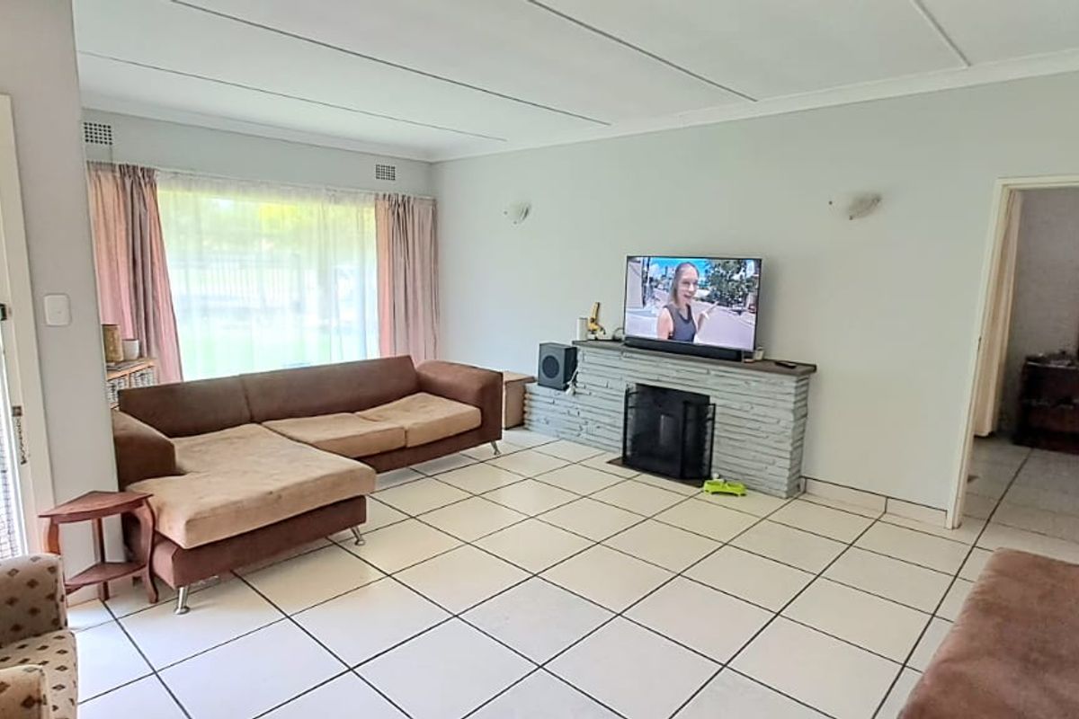 LOVELY 4 BEDROOM FAMILY HOME AVAILABLE IN THREE RIVERS - Photo 4