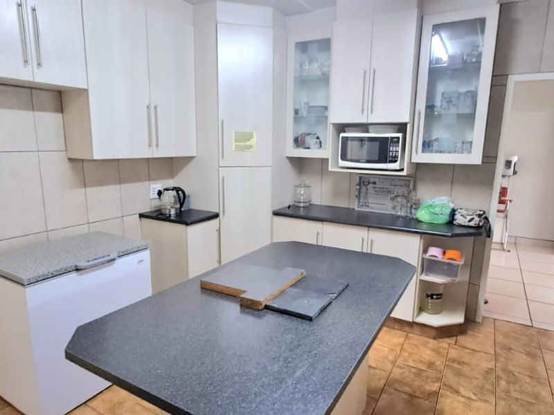 LOVELY 4 BEDROOM FAMILY HOME AVAILABLE IN THREE RIVERS - Photo 9