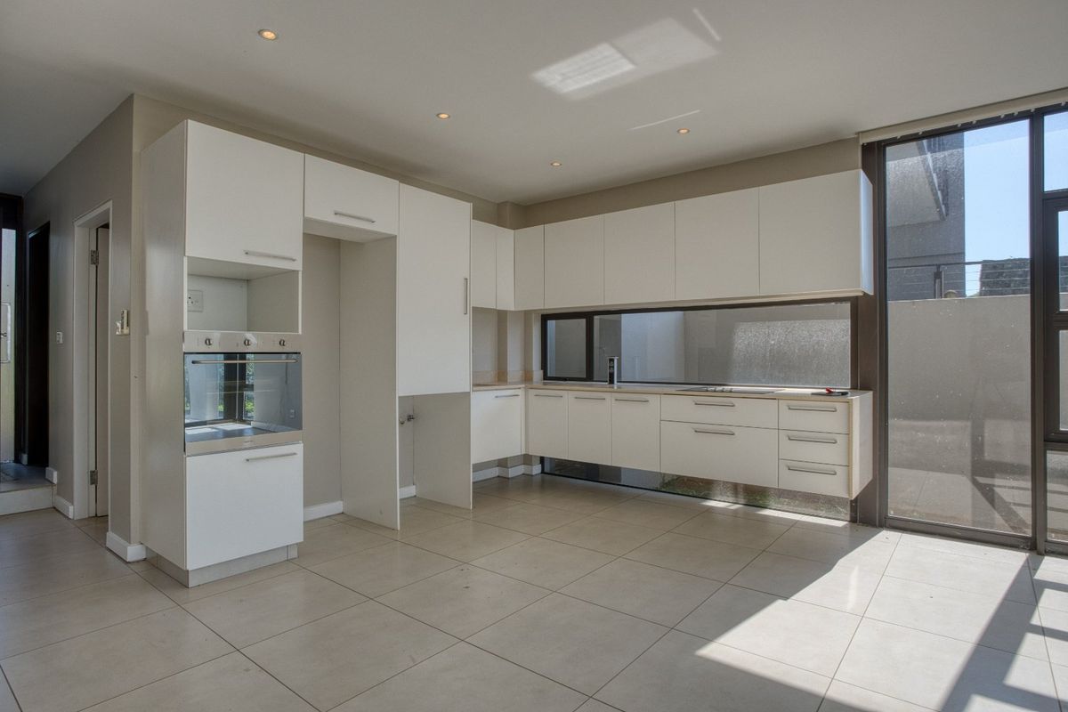 Contemporary townhouse offering stunning sea views - Photo 5