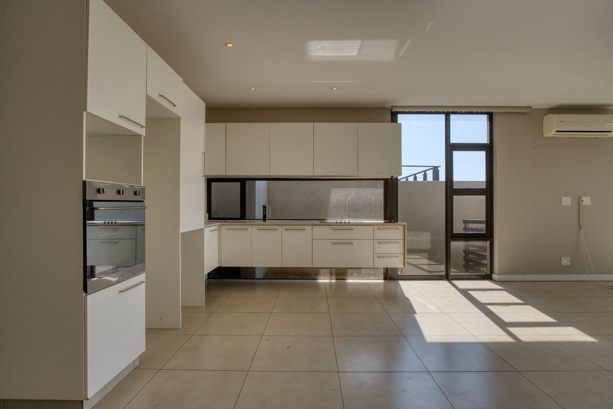 Contemporary townhouse offering stunning sea views - Photo 4