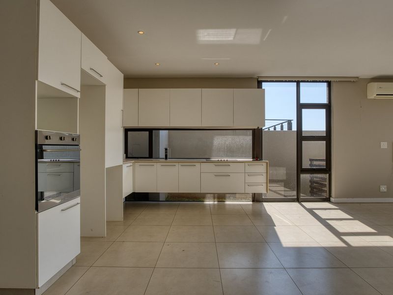 Contemporary townhouse offering stunning sea views - Photo 4