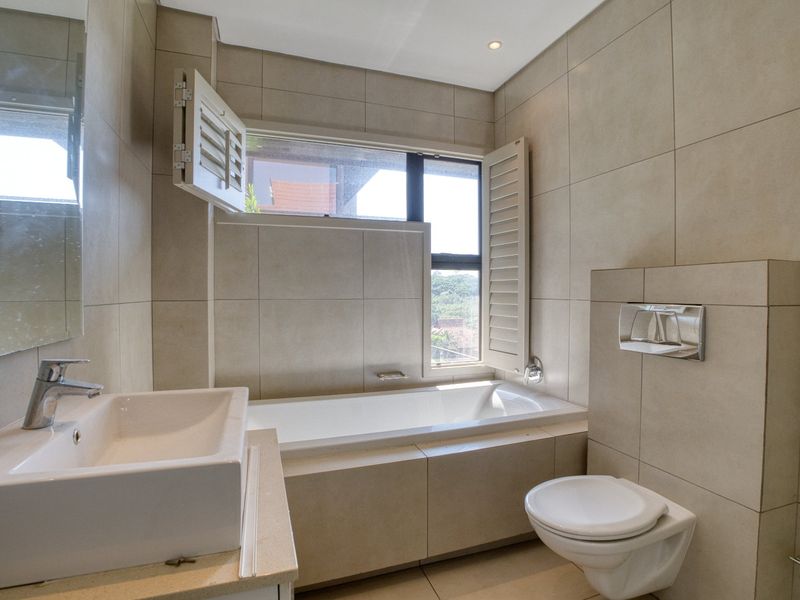 Contemporary townhouse offering stunning sea views - Photo 9