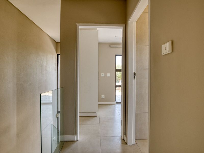 Contemporary townhouse offering stunning sea views - Photo 8