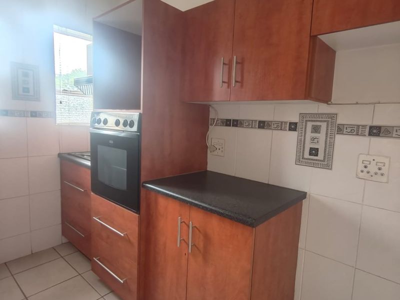 This lovely unit is located in a secure complex walking distance to town. - Photo 2