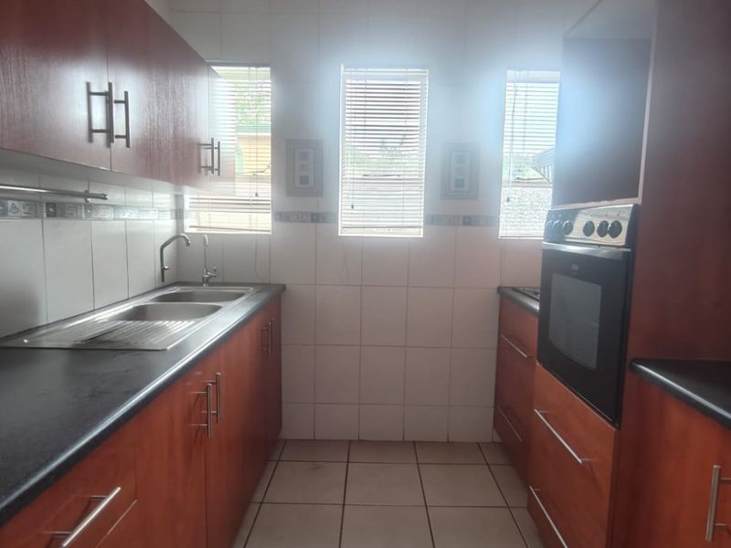 This lovely unit is located in a secure complex walking distance to town. - Photo 3